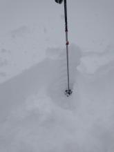 Recent strom snow from the past 5 days ranged from 27 to 30 inches along the Castle Rd in several hand pits between 7,400' and 7,800'.