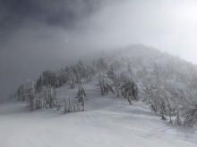 Intense blowing snow along the ridge of Peak 9225.