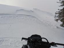The center and climber's right of this test slope had recently avalanched naturally, but I couldn't get the climber's left to slide today. Multiple other test slopes failed to produce signs of instability 